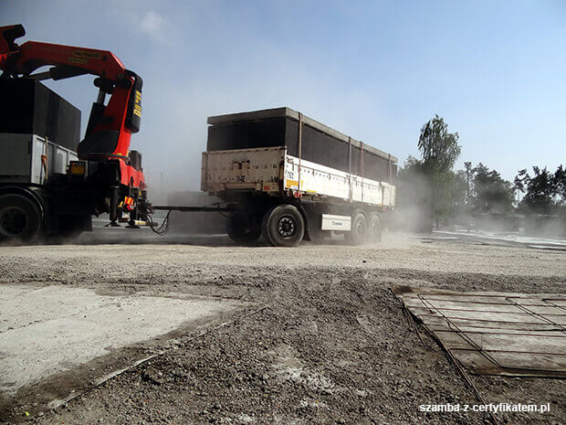 Transport monolitycznych szamb betonowych  w Warszawie z gwarancją